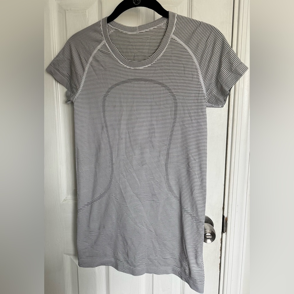 lululemon athletica swiftly tech short sleeve crew black and white stripe size 6